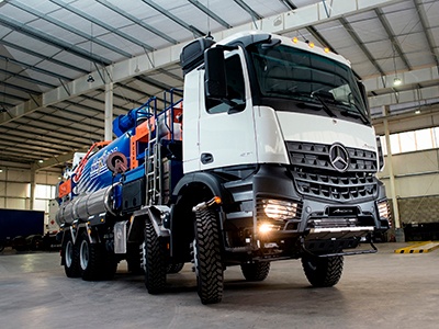 Mercedes-Benz Arocs 4145, un camión producido a la medidade los trabajos más difíciles
